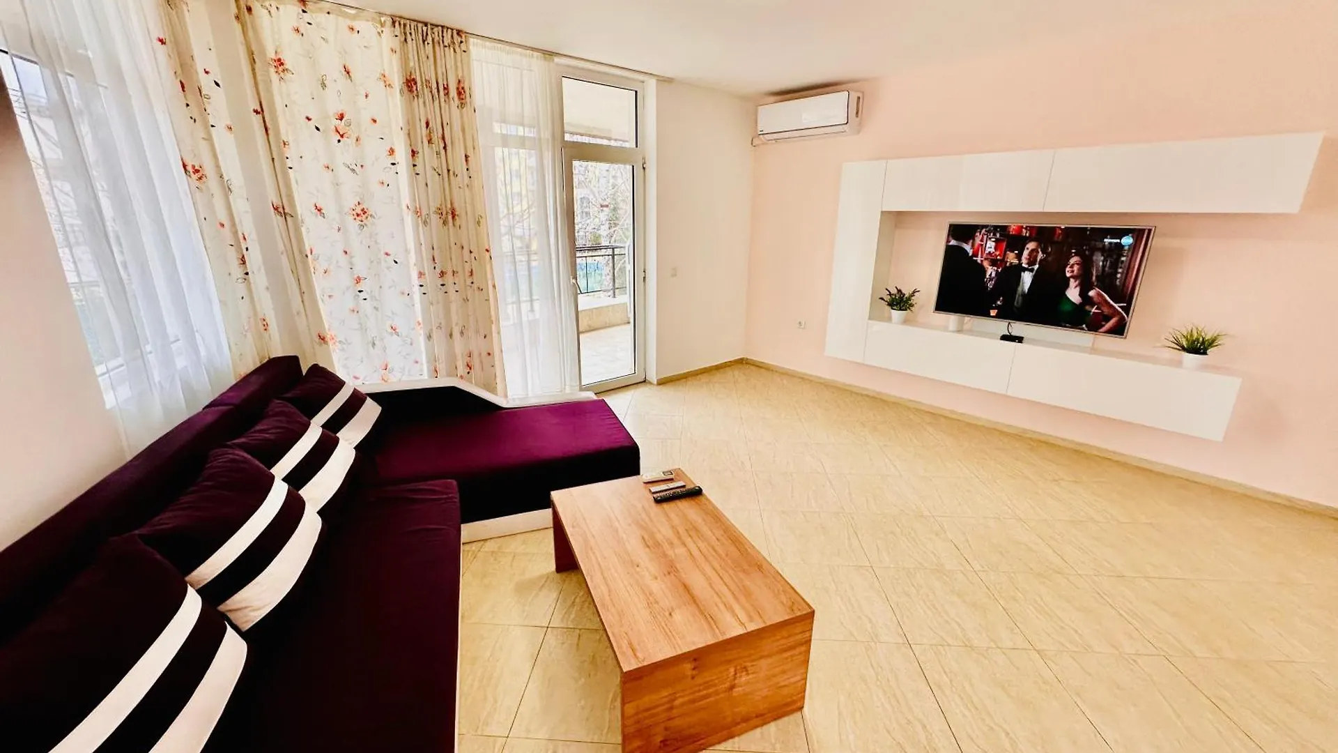 Charming 2-Bed Flat With Pool View In Sunny Beach, Bulgaria