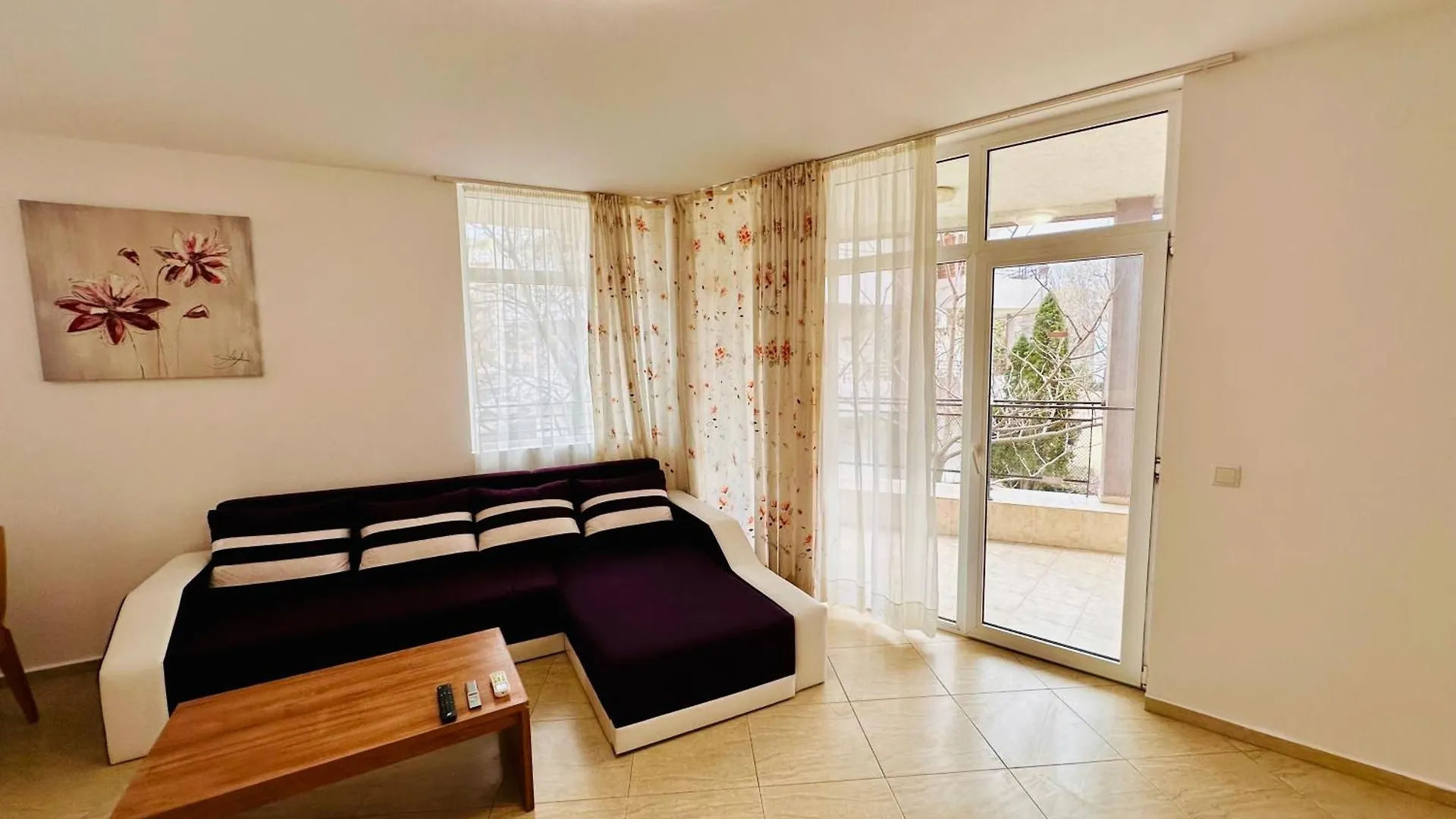 Charming 2-Bed Flat With Pool View In Sunny Beach, Bulgaria